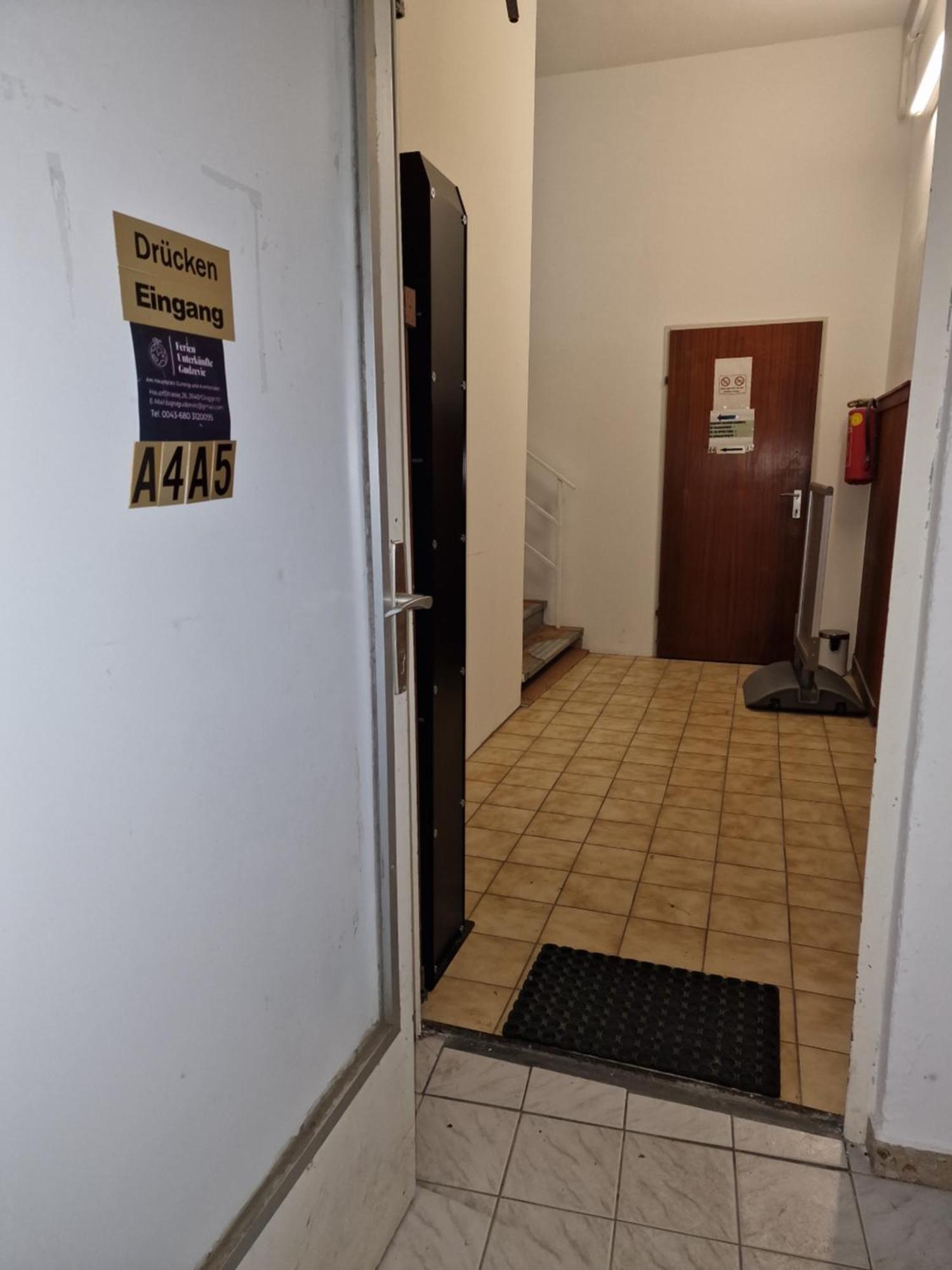 Ferienwohnung Gudzevic Ferien Unterkuenfte A 4 Gloggnitz Exterior foto