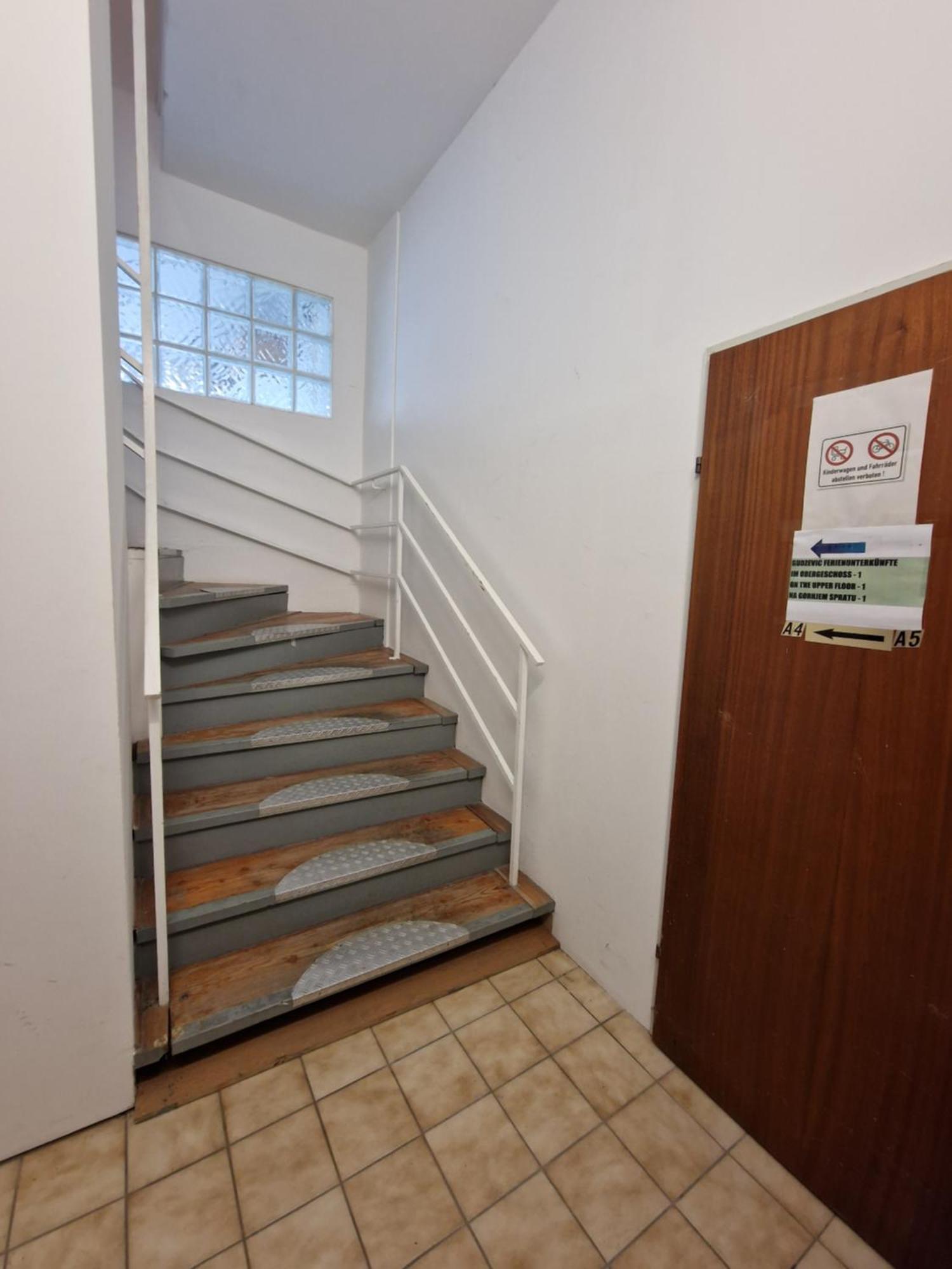 Ferienwohnung Gudzevic Ferien Unterkuenfte A 4 Gloggnitz Exterior foto